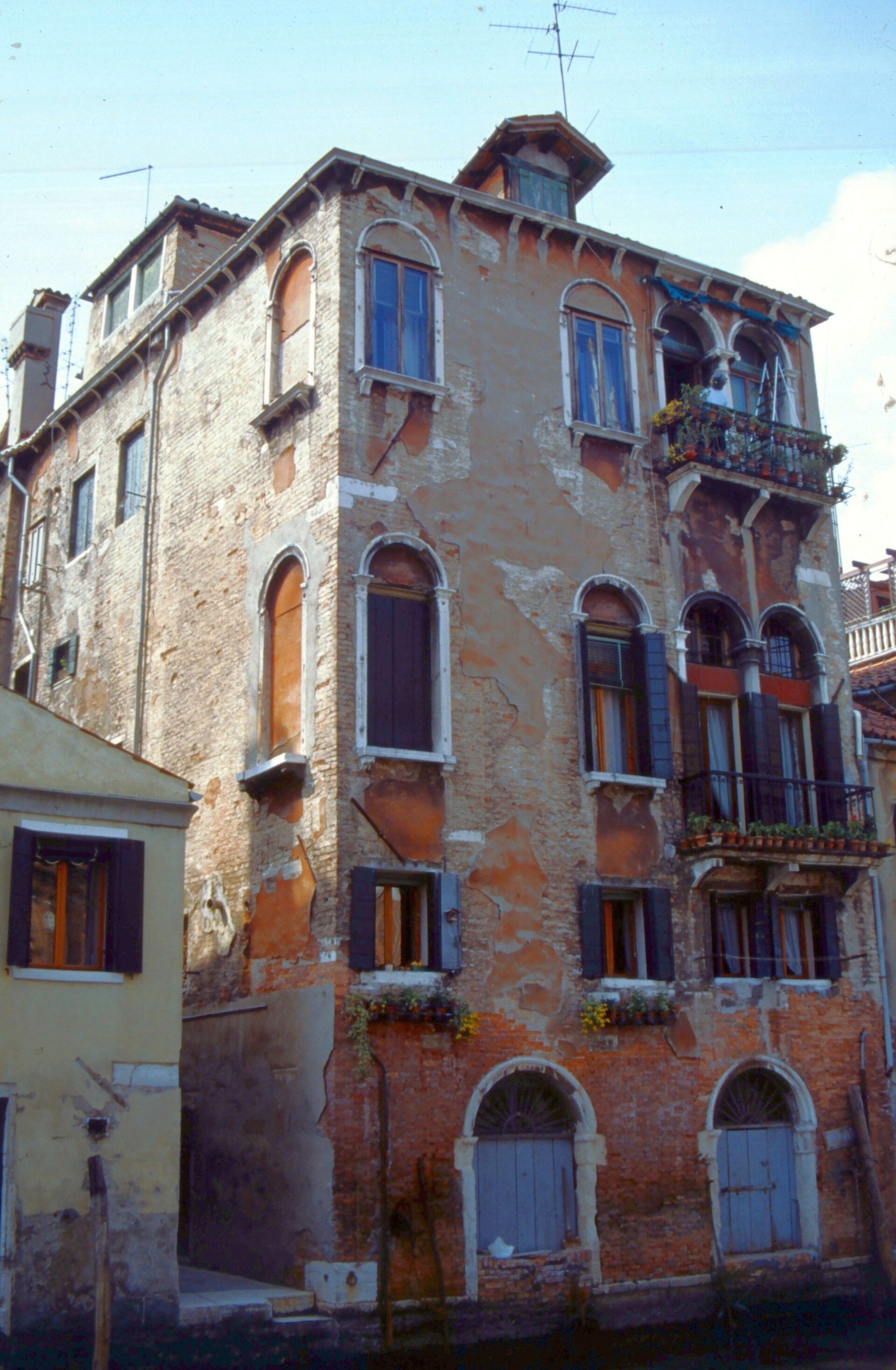 A narrow calle between houses along a rio in Castello